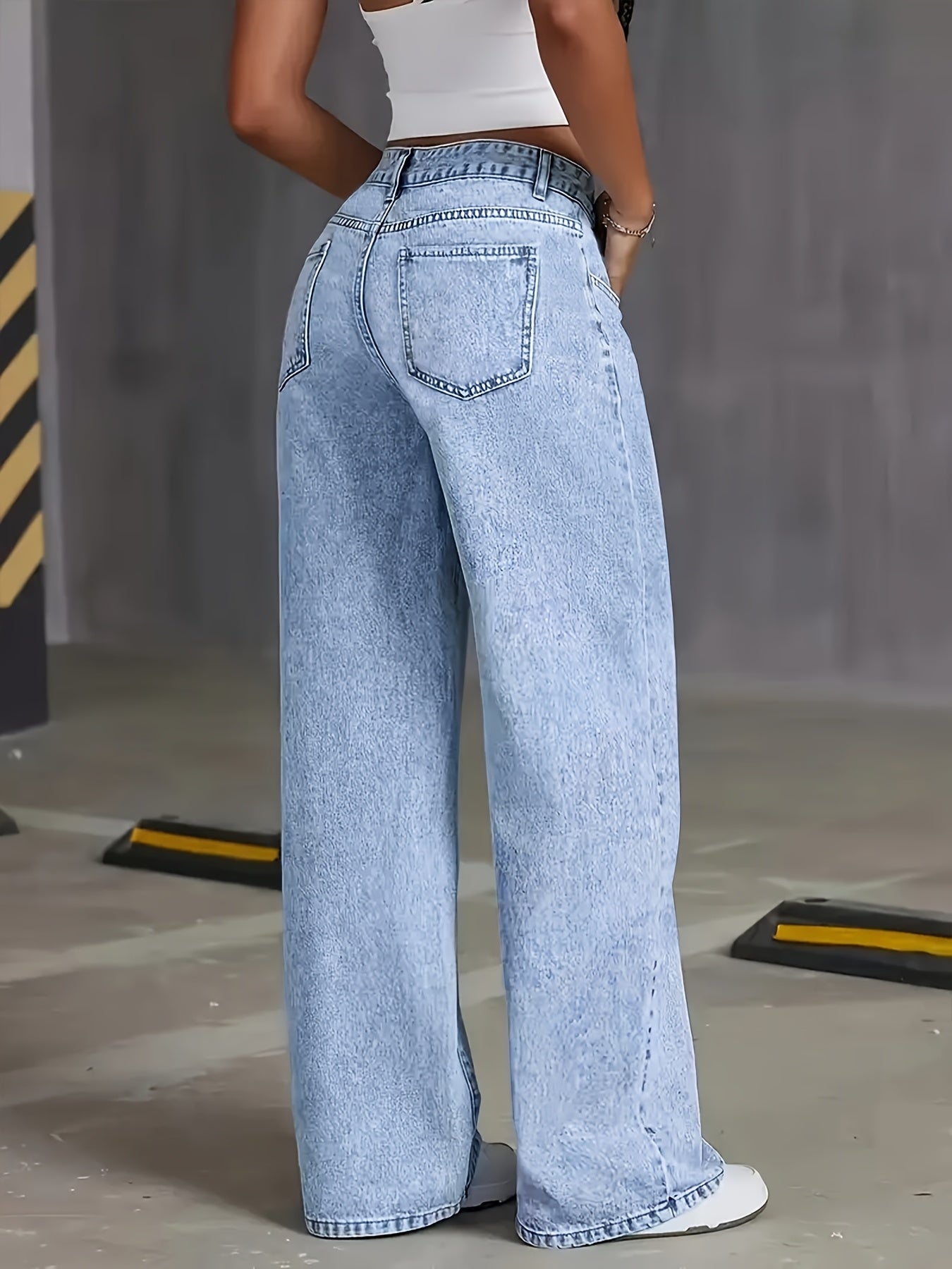 Straight-Leg Jeans with a Refined Everyday Fit