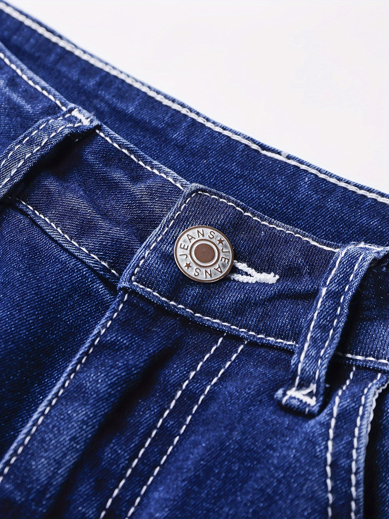 Modern High-Waist Jeans for Fresh Wardrobe Looks with Denim Look