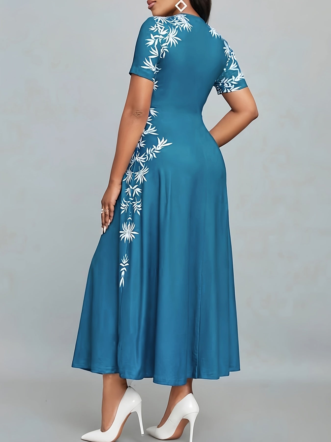 Printed Dress for Polished Boutique Outfits with Crew Neckline