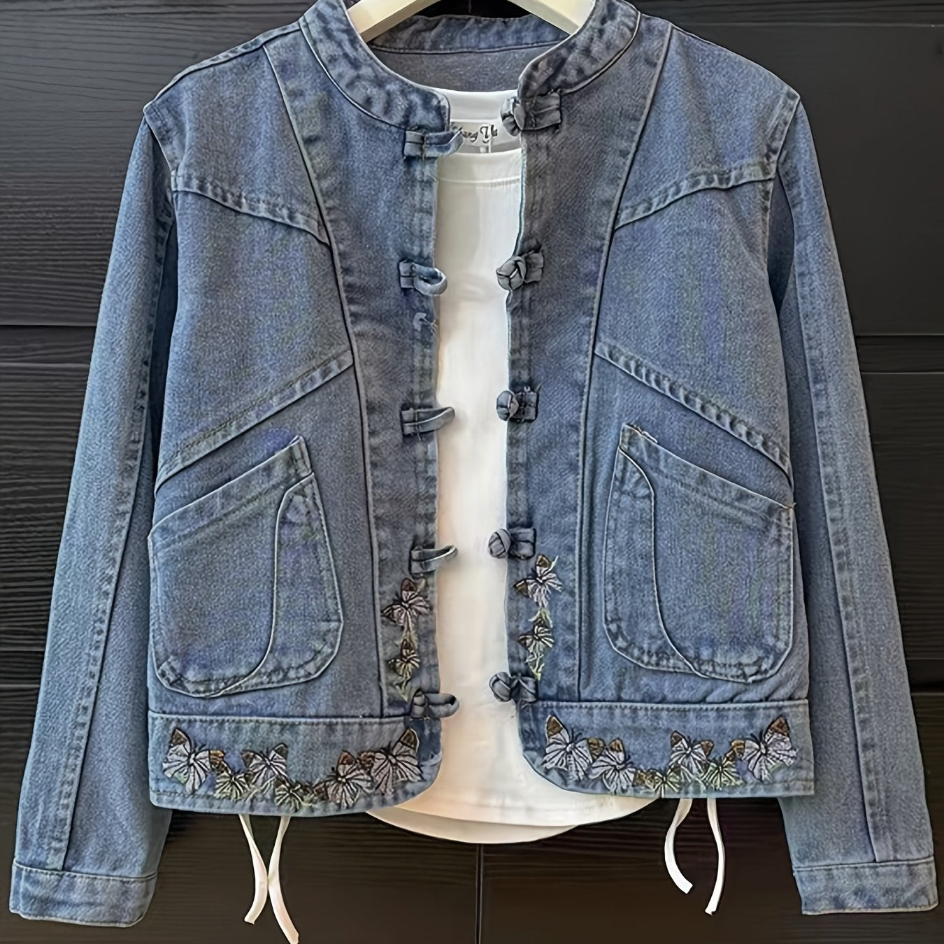 Boutique Lightweight Jacket for Easy Styling with Denim Look