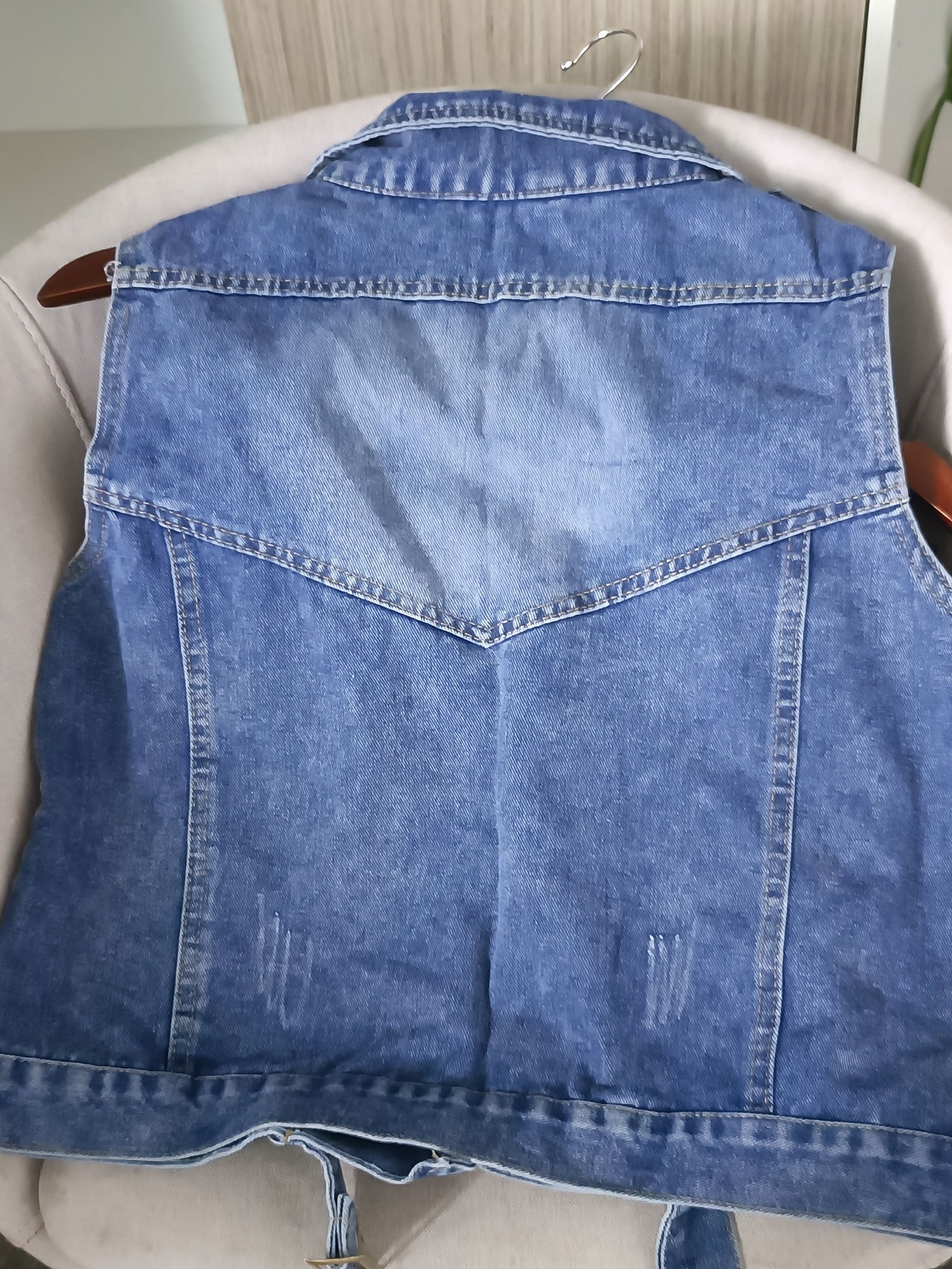 Lightweight Jacket for Polished Boutique Outfits with Denim Look