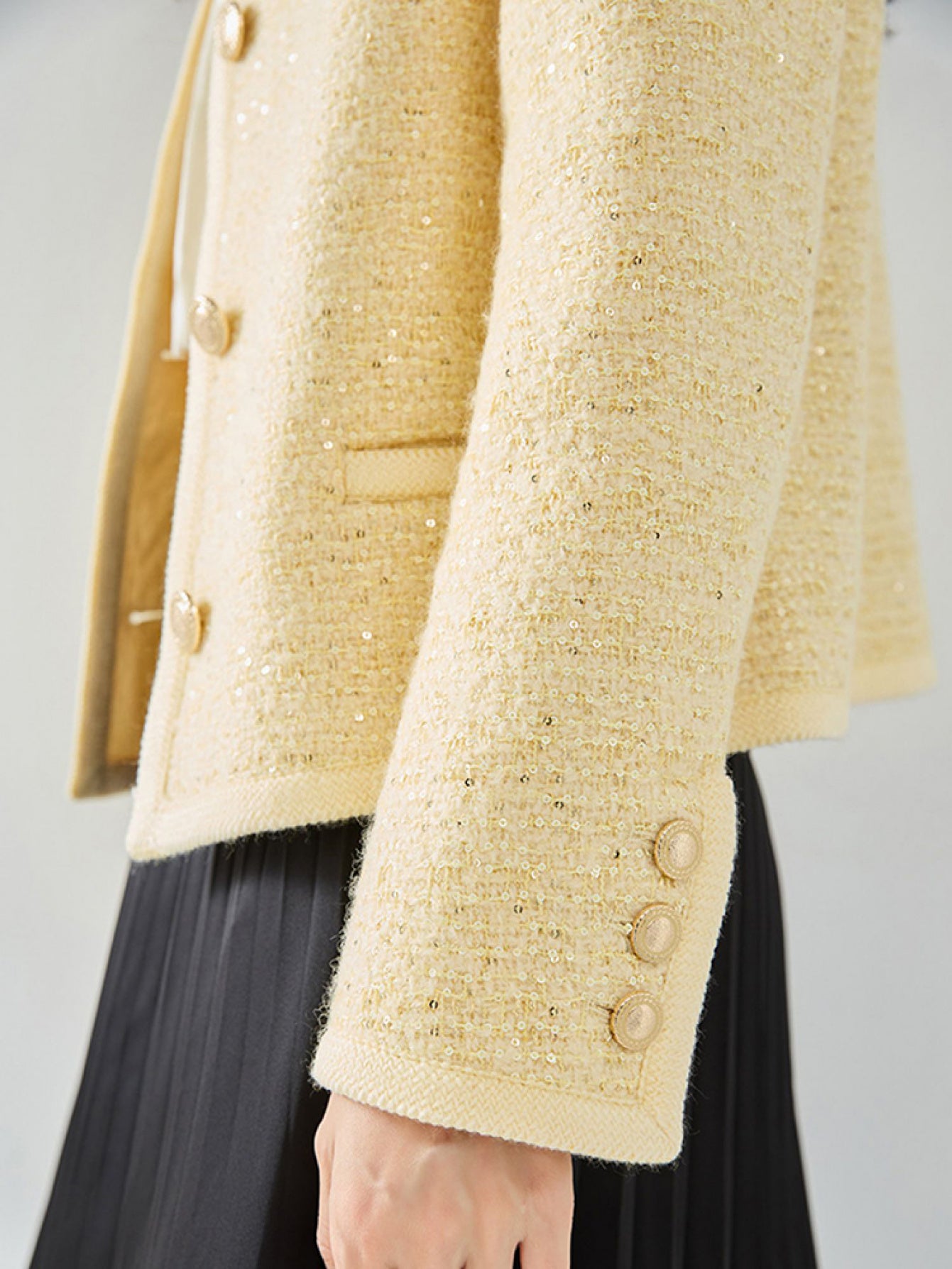 Boutique Tailored Blazer for Easy Styling with Long Sleeves