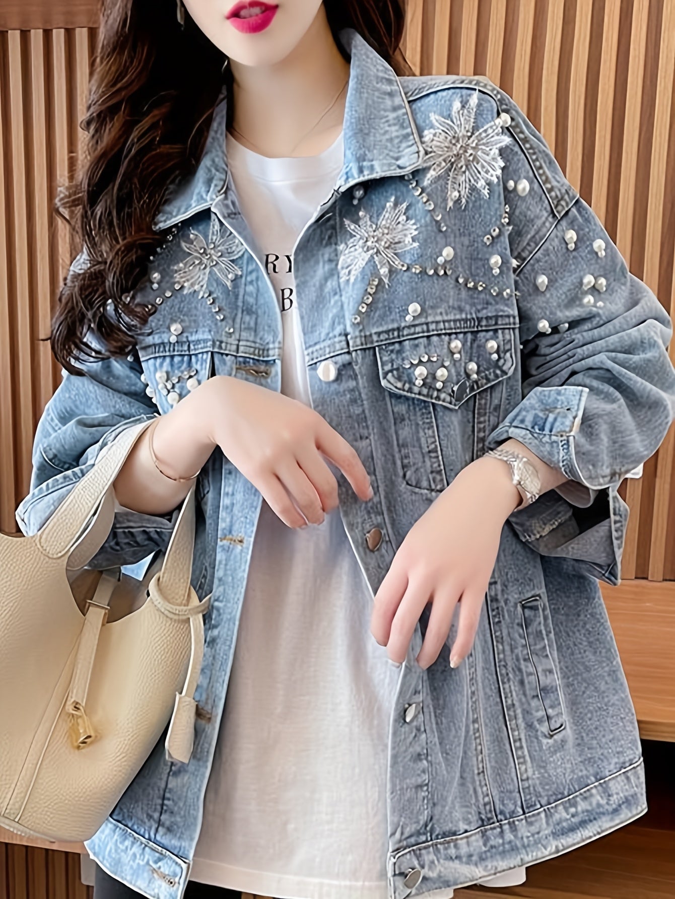 Lightweight Jacket with a Refined Everyday Fit with Long Sleeves