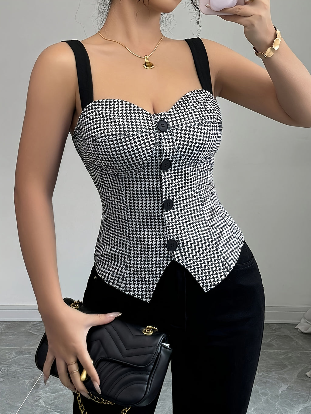 Modern Button Front Vest for Fresh Wardrobe Looks with Sleeveless Cut