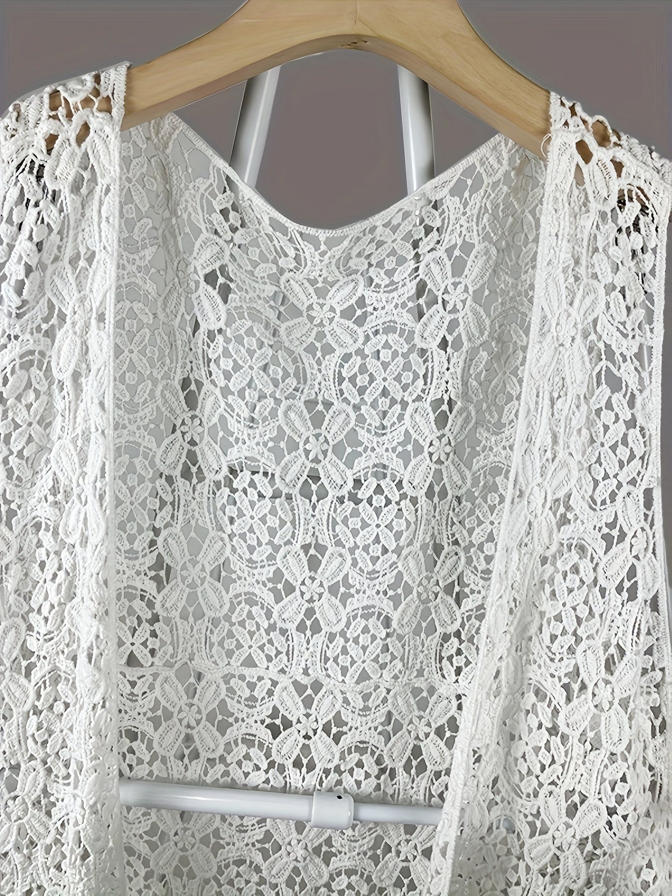 Boutique Sleeveless Vest Top for Easy Styling with Sleeveless Cut