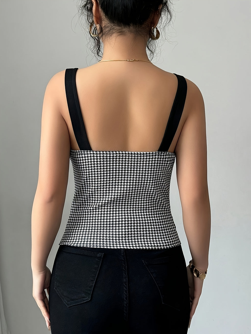 Modern Button Front Vest for Fresh Wardrobe Looks with Sleeveless Cut