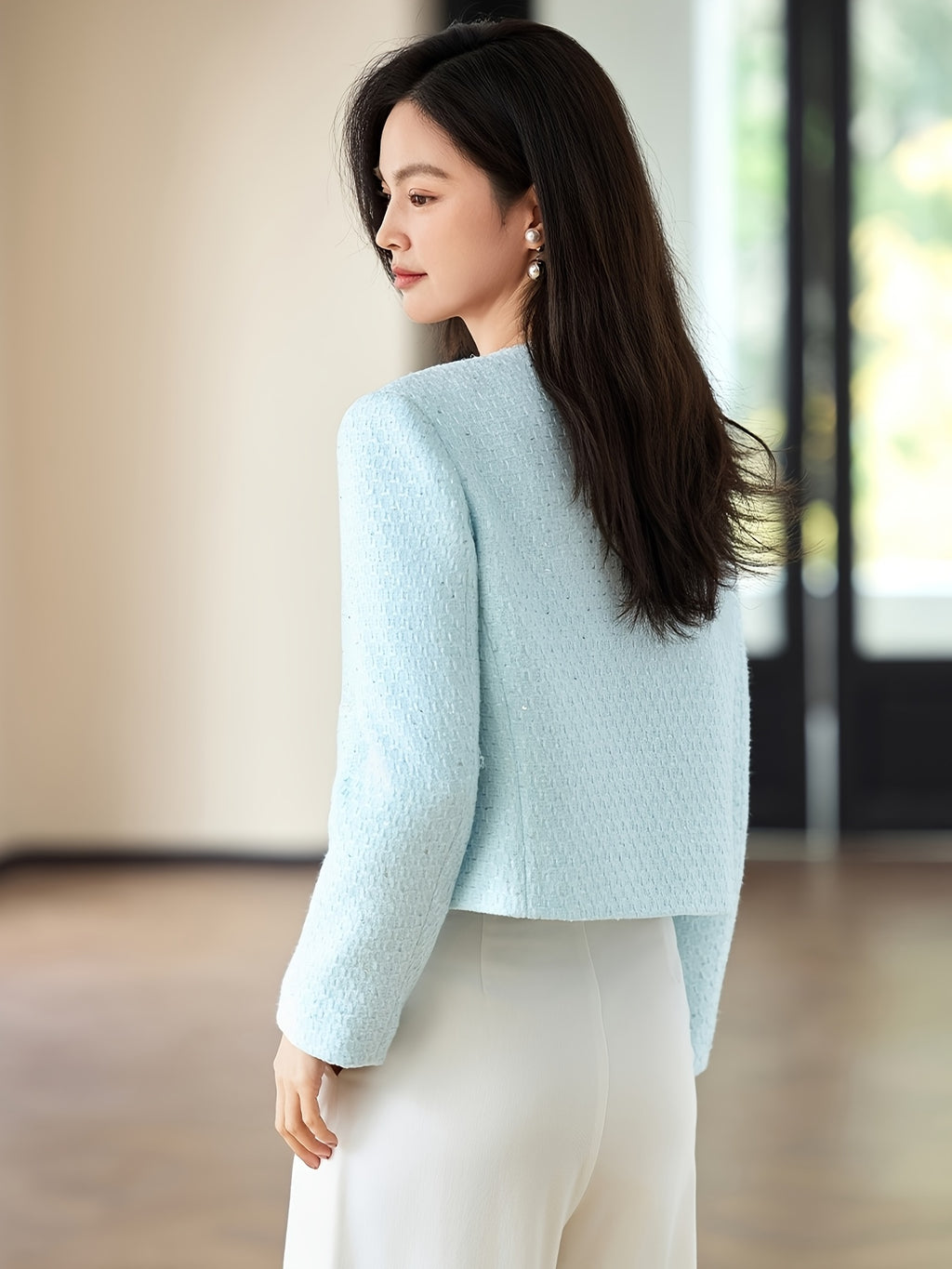 Boutique Tailored Blazer for Easy Styling with Long Sleeves