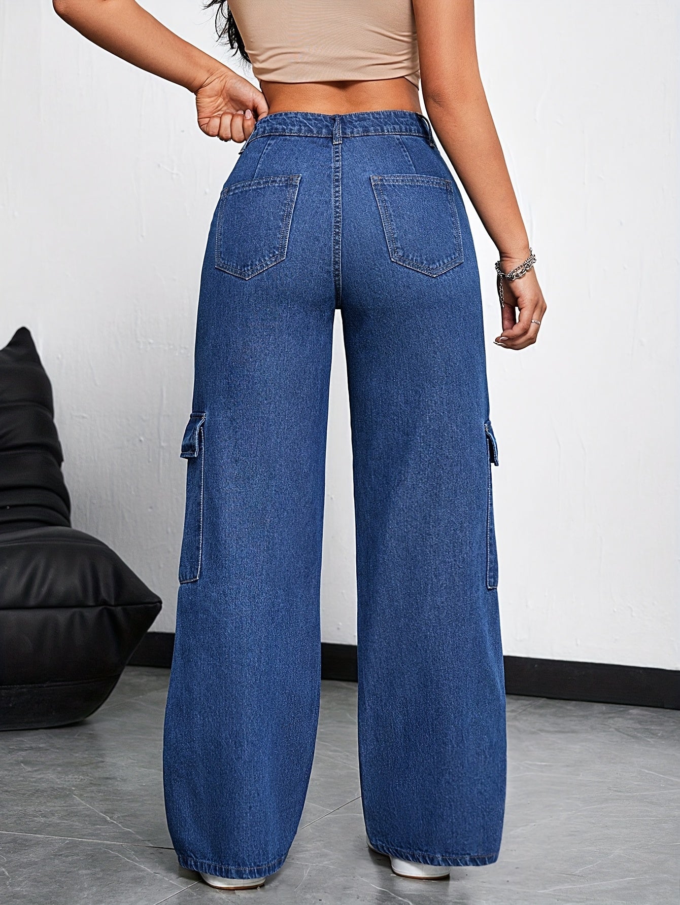 Straight-Leg Jeans for Polished Boutique Outfits with Denim Look