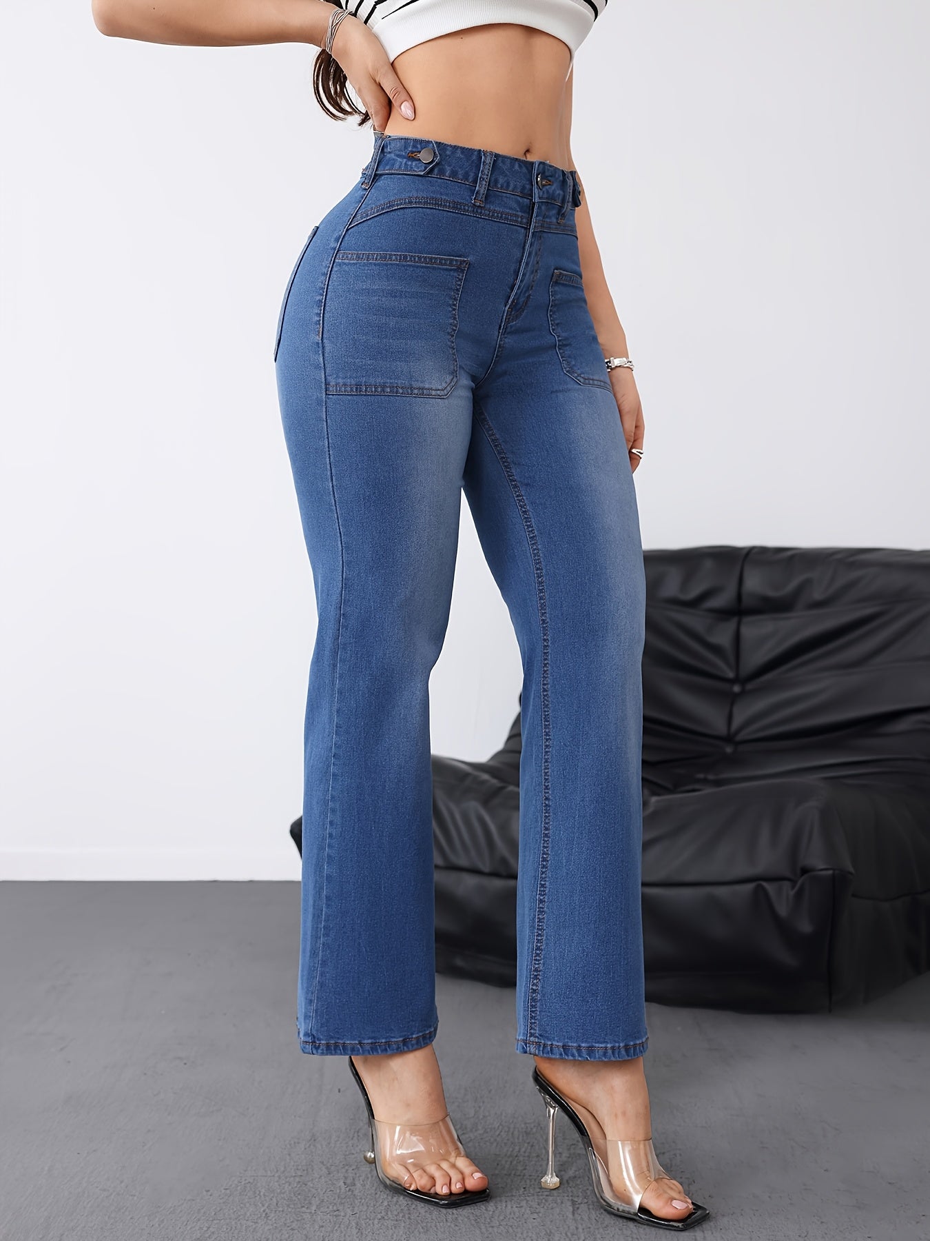 Modern High-Waist Jeans for Fresh Wardrobe Looks with Denim Look