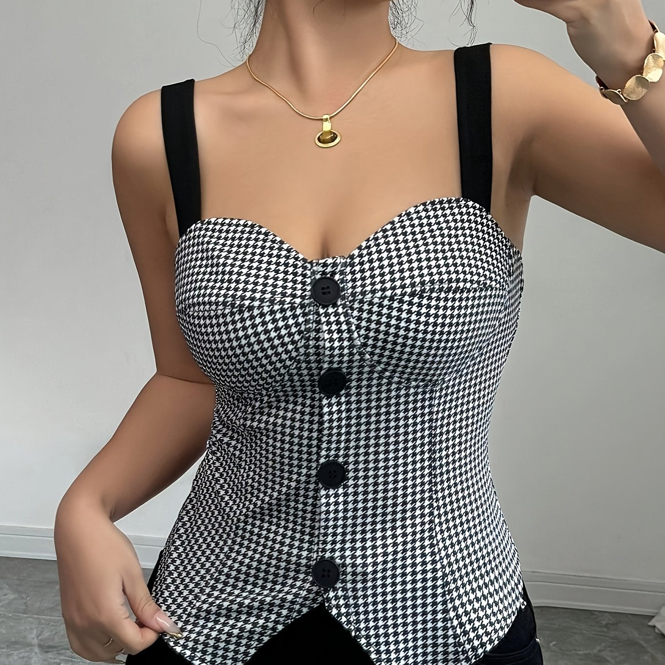 Modern Button Front Vest for Fresh Wardrobe Looks with Sleeveless Cut