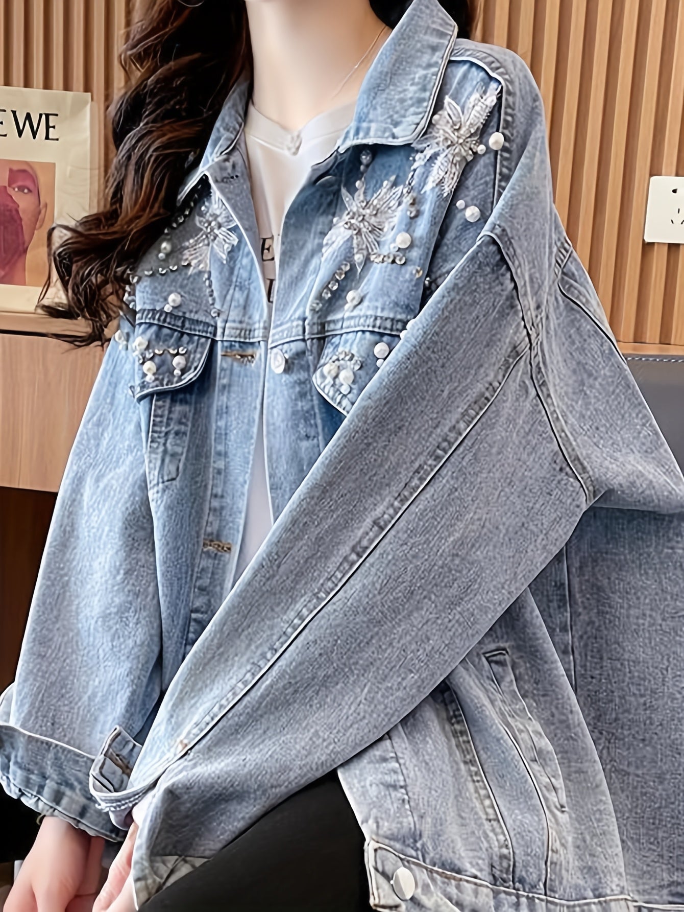 Lightweight Jacket with a Refined Everyday Fit with Long Sleeves