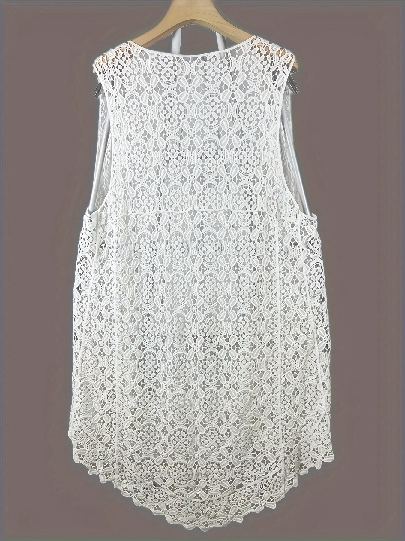 Boutique Sleeveless Vest Top for Easy Styling with Sleeveless Cut
