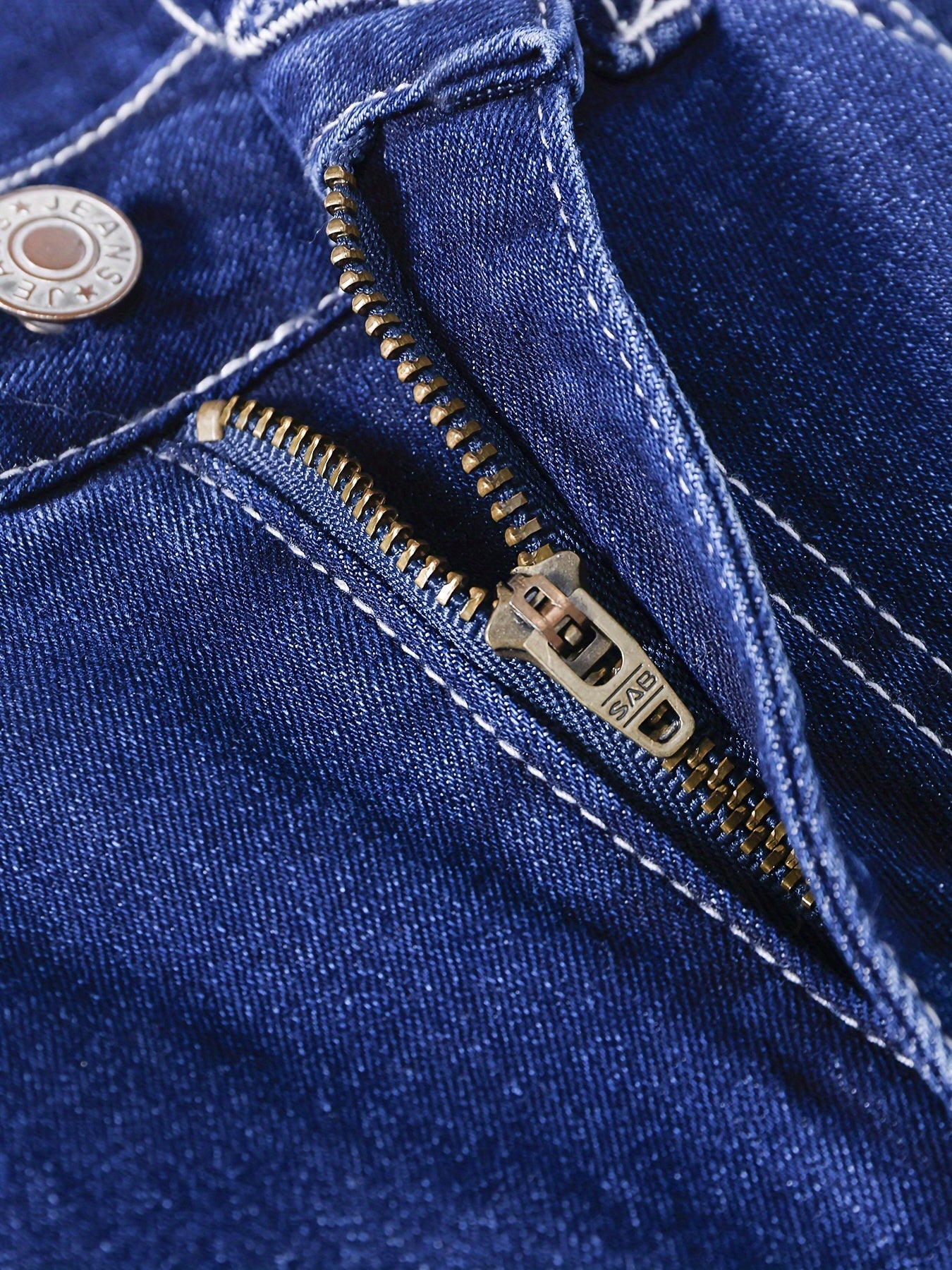 Modern High-Waist Jeans for Fresh Wardrobe Looks with Denim Look