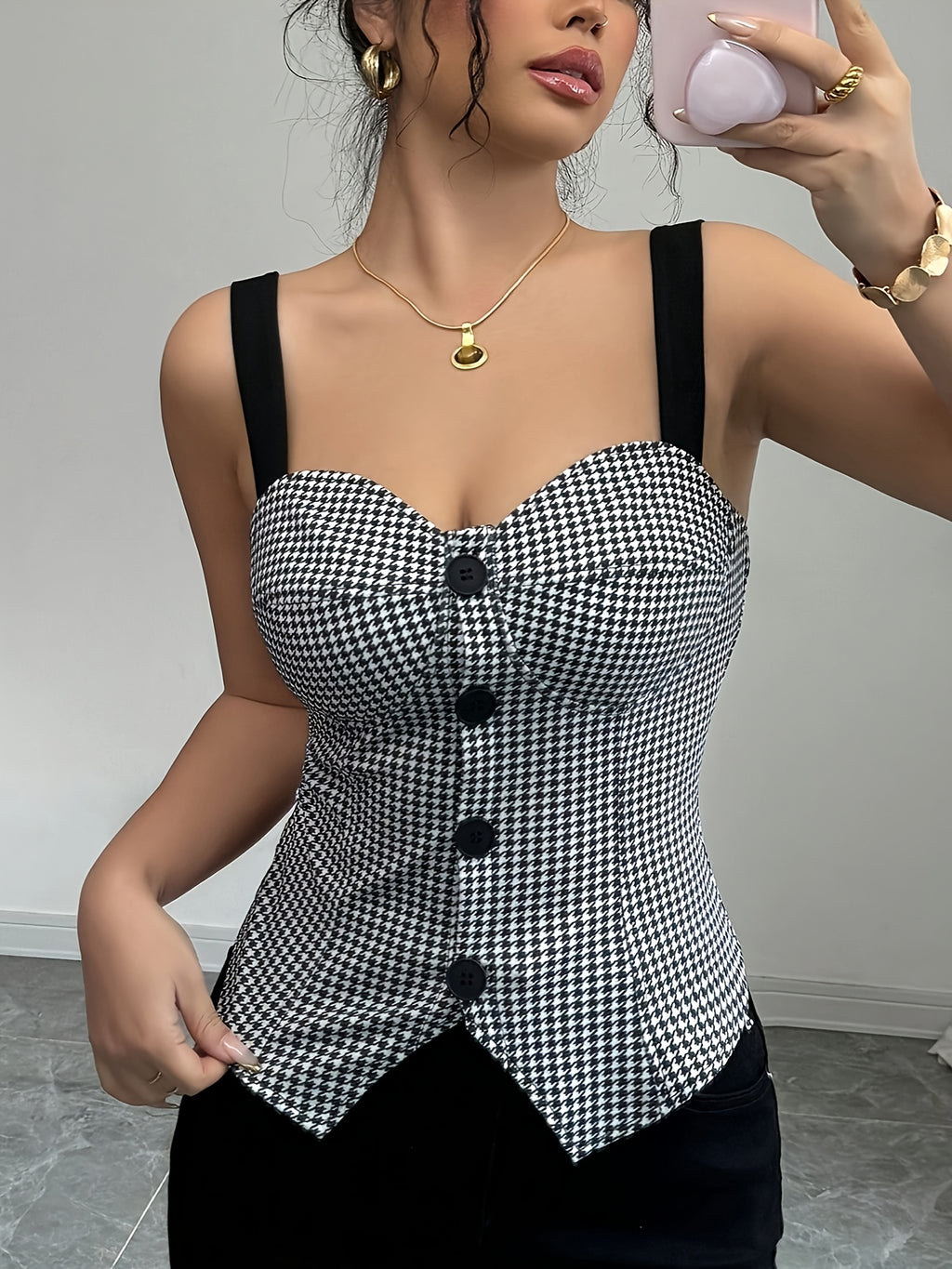 Modern Button Front Vest for Fresh Wardrobe Looks with Sleeveless Cut