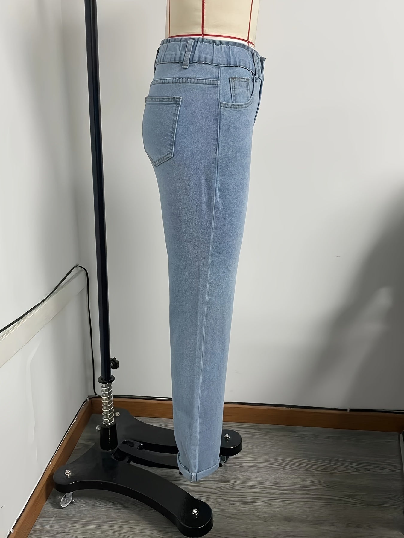 High-Waist Jeans with a Refined Everyday Fit with Denim Look