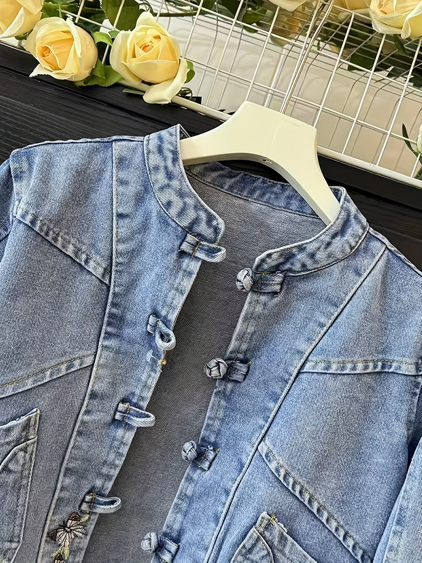 Boutique Lightweight Jacket for Easy Styling with Denim Look