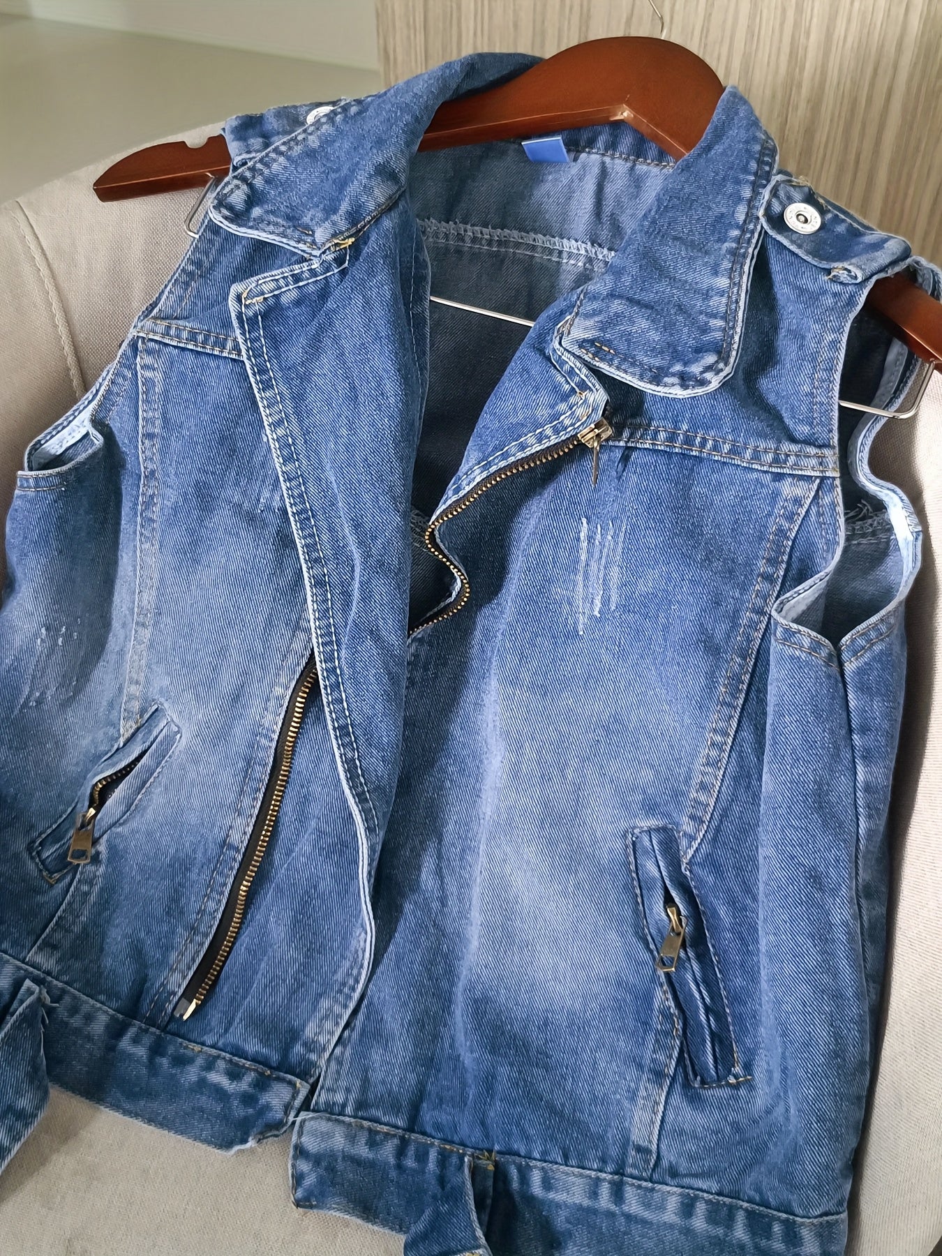 Lightweight Jacket for Polished Boutique Outfits with Denim Look