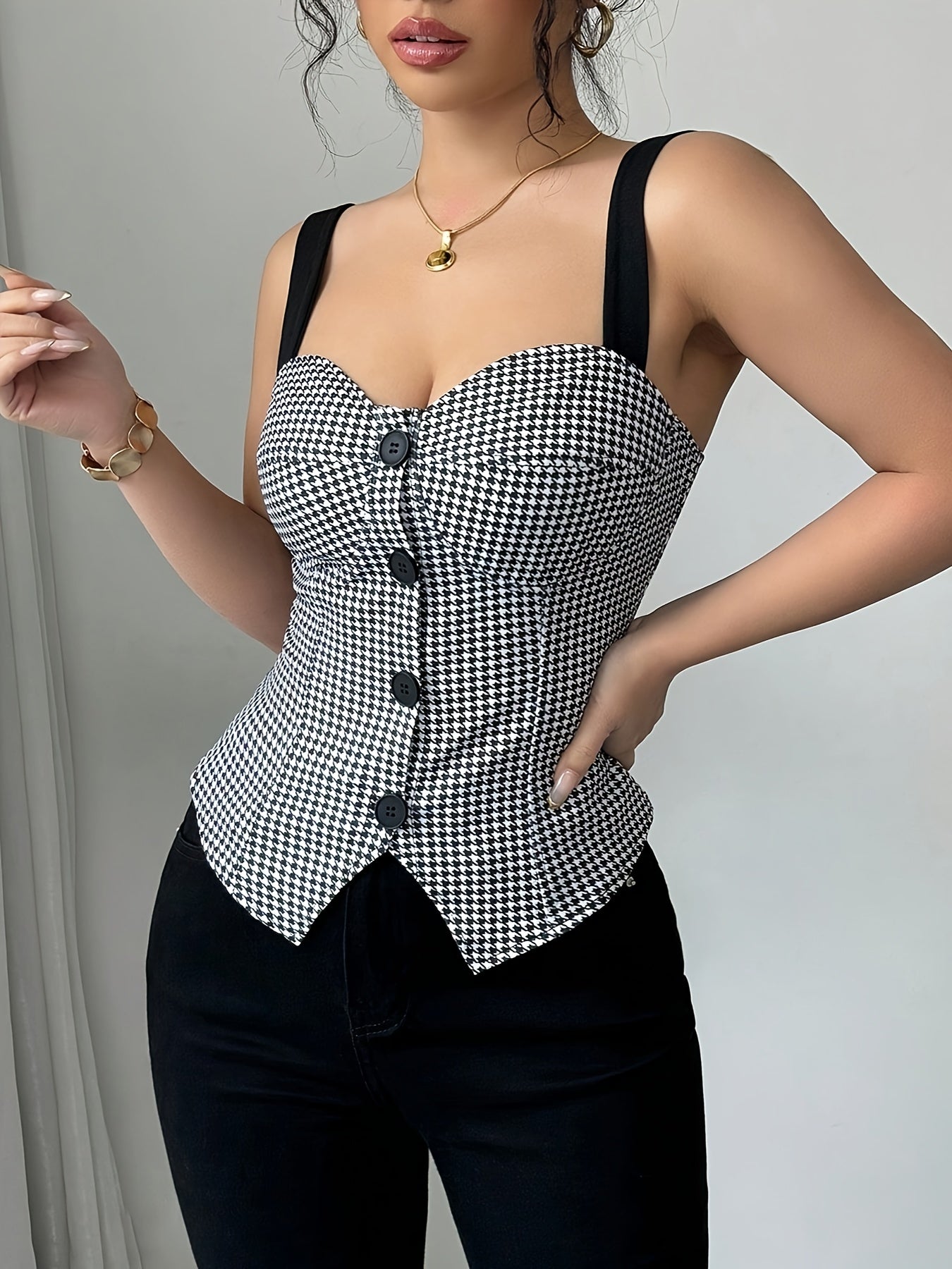 Modern Button Front Vest for Fresh Wardrobe Looks with Sleeveless Cut