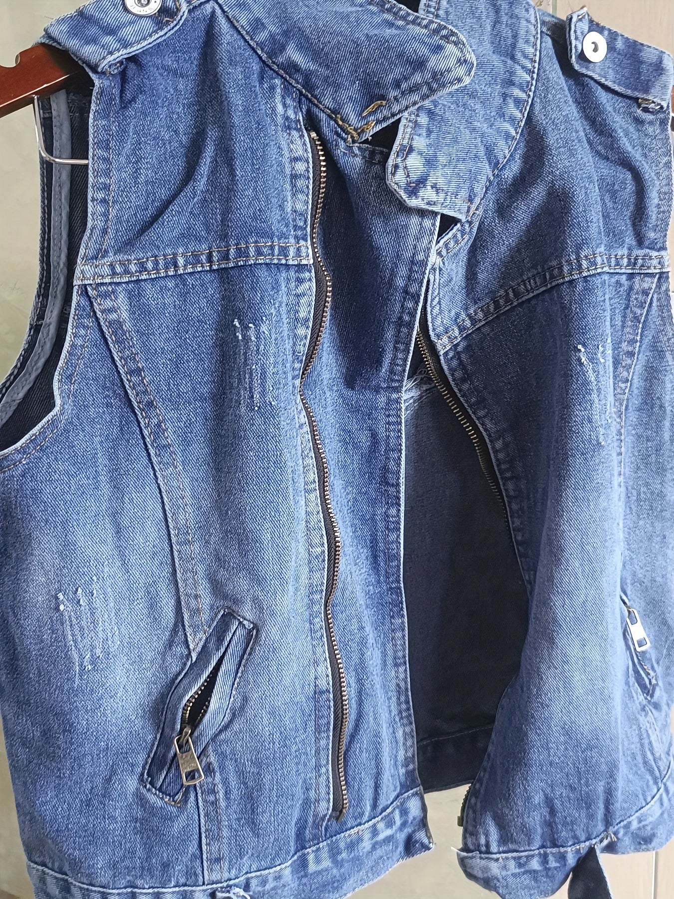Lightweight Jacket for Polished Boutique Outfits with Denim Look