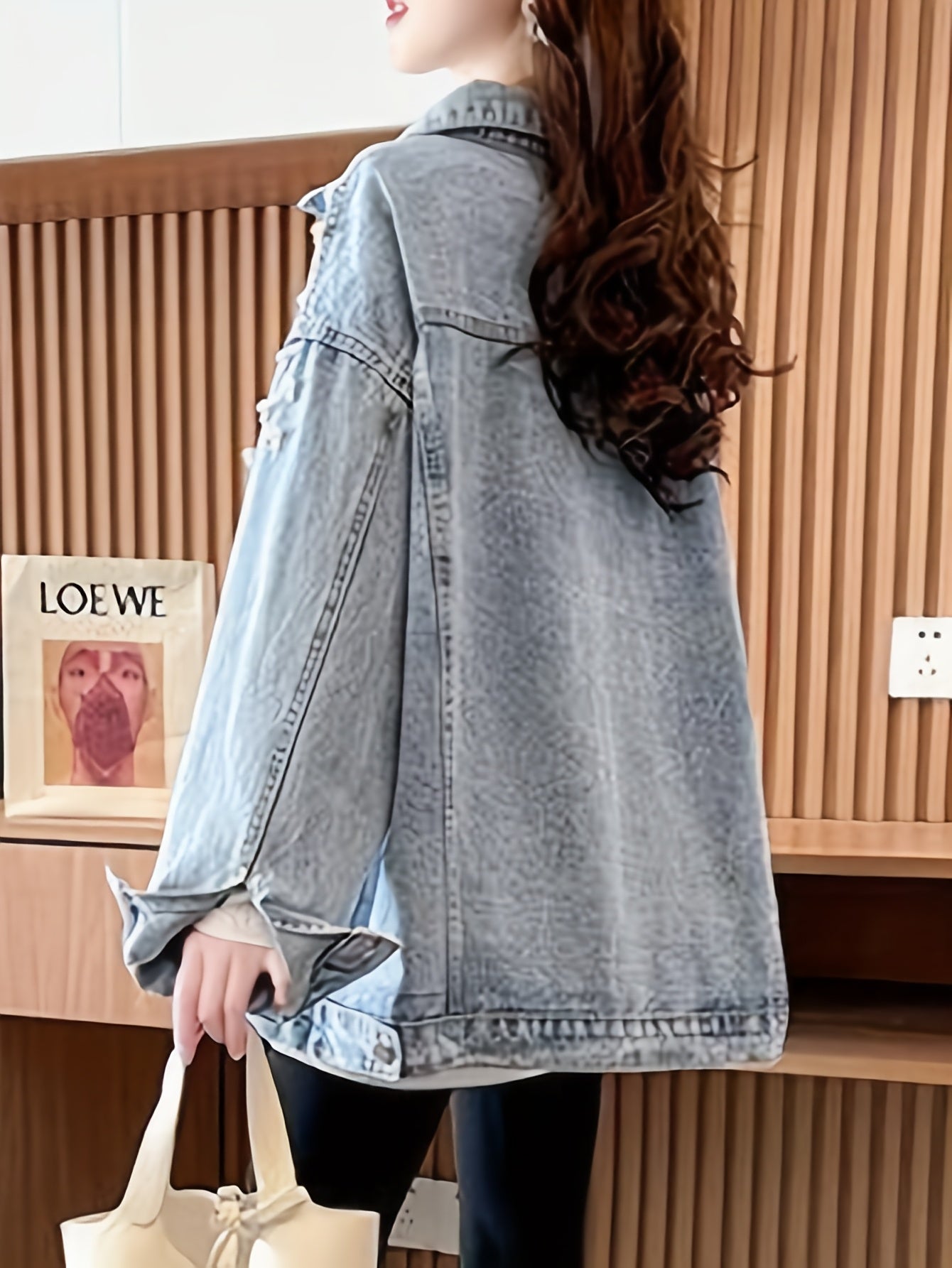 Lightweight Jacket with a Refined Everyday Fit with Long Sleeves